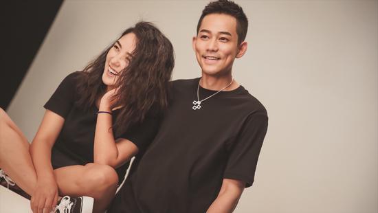 鬼马星主播玩转嘻哈圣诞季 女神渝妹子疯狂k歌惊现最强大脑