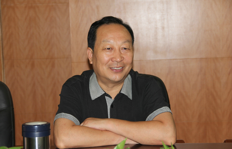 市民政局副巡视员,市双拥办副主任张启荣在座谈会上讲话