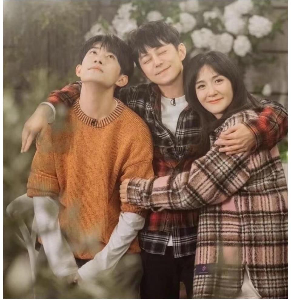 何炅回应易烊千玺退出朋友请听好2拍戏无法请假