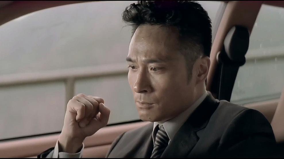 双雄:黎明太厉害了!用催眠术利用女警官,帮他偷东西!