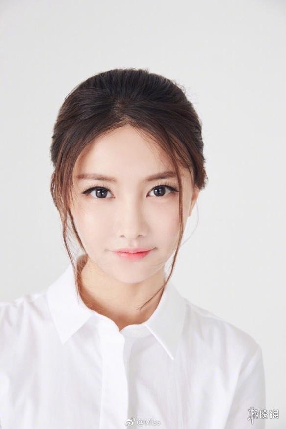 miss晒"妹妹"美照遭网友调侃:叫pass还是diss?