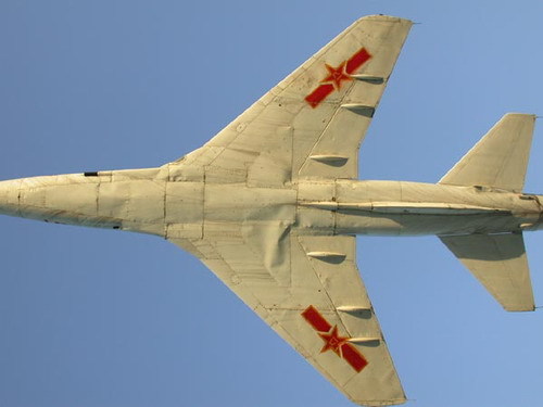 歼—12的不足之处是小型战斗机所固有的,它实现了设计指标,应该湿为