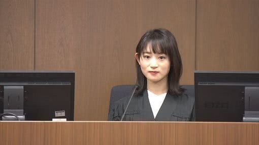 日本美女法官金子茉由素颜照走红 网友:请判我