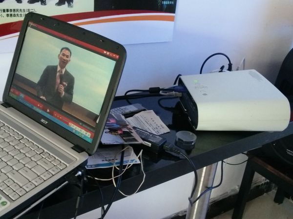 win10投影觸控輸入_投影儀顯示輸入a怎么辦_投影集成電腦儀