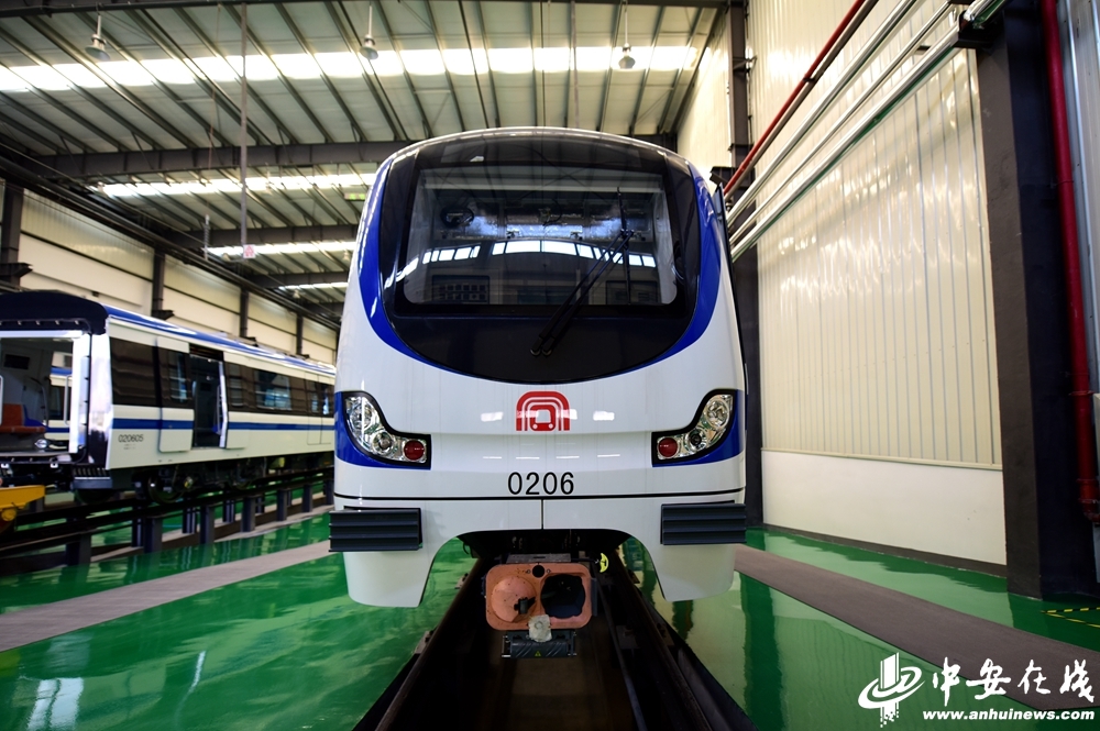 合肥地铁2号线首列车组装完成并顺利下线