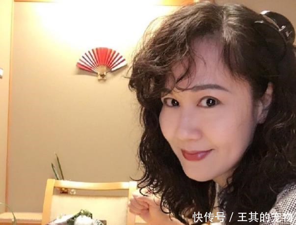 娱乐圈素食夫妻,结婚10年不生孩子不吃肉,今56岁老婆像36岁!