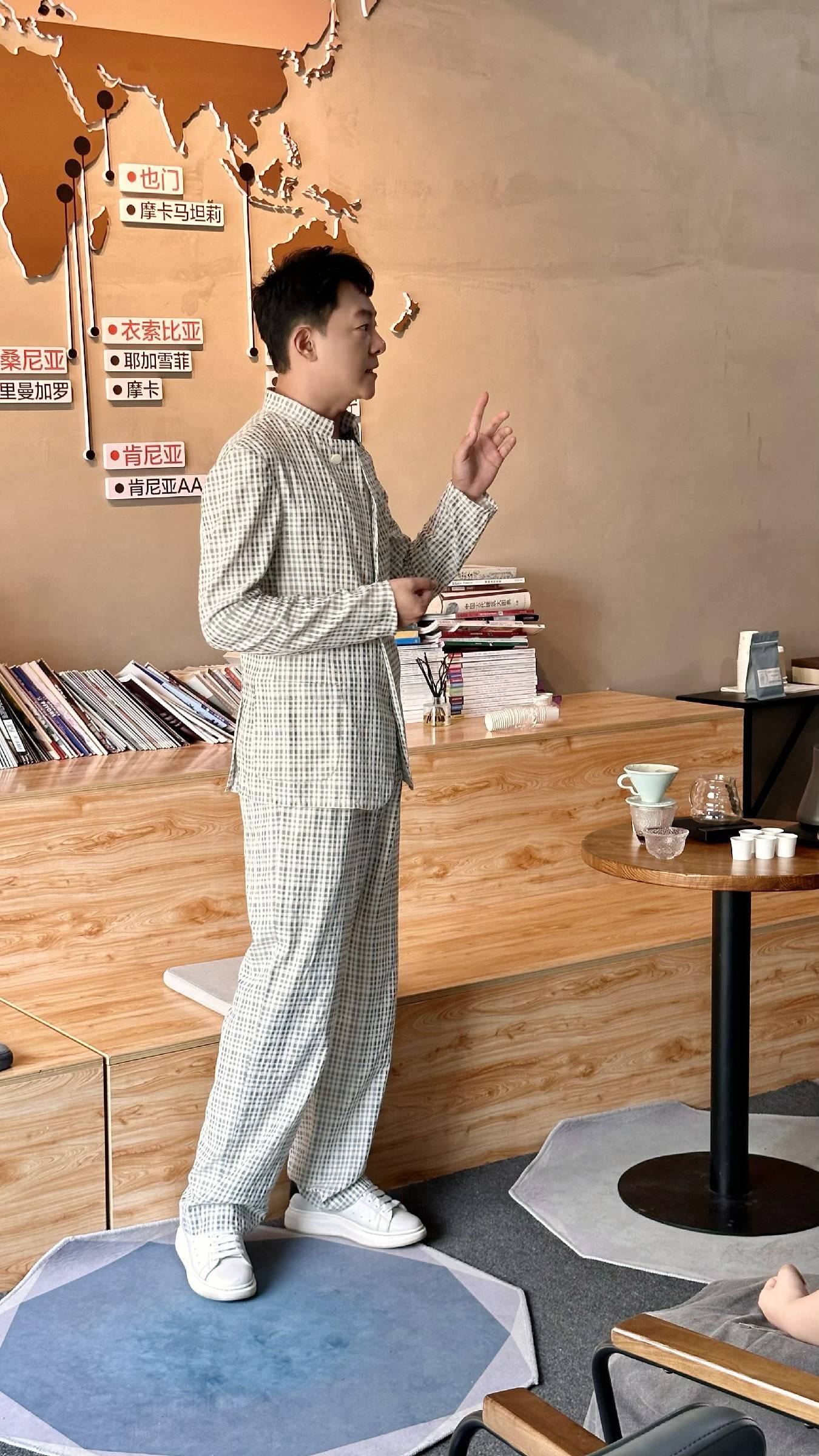 演员张皓然获咖啡推广大使 被网友誉为“头咖博” - 360娱乐，你开心就好
