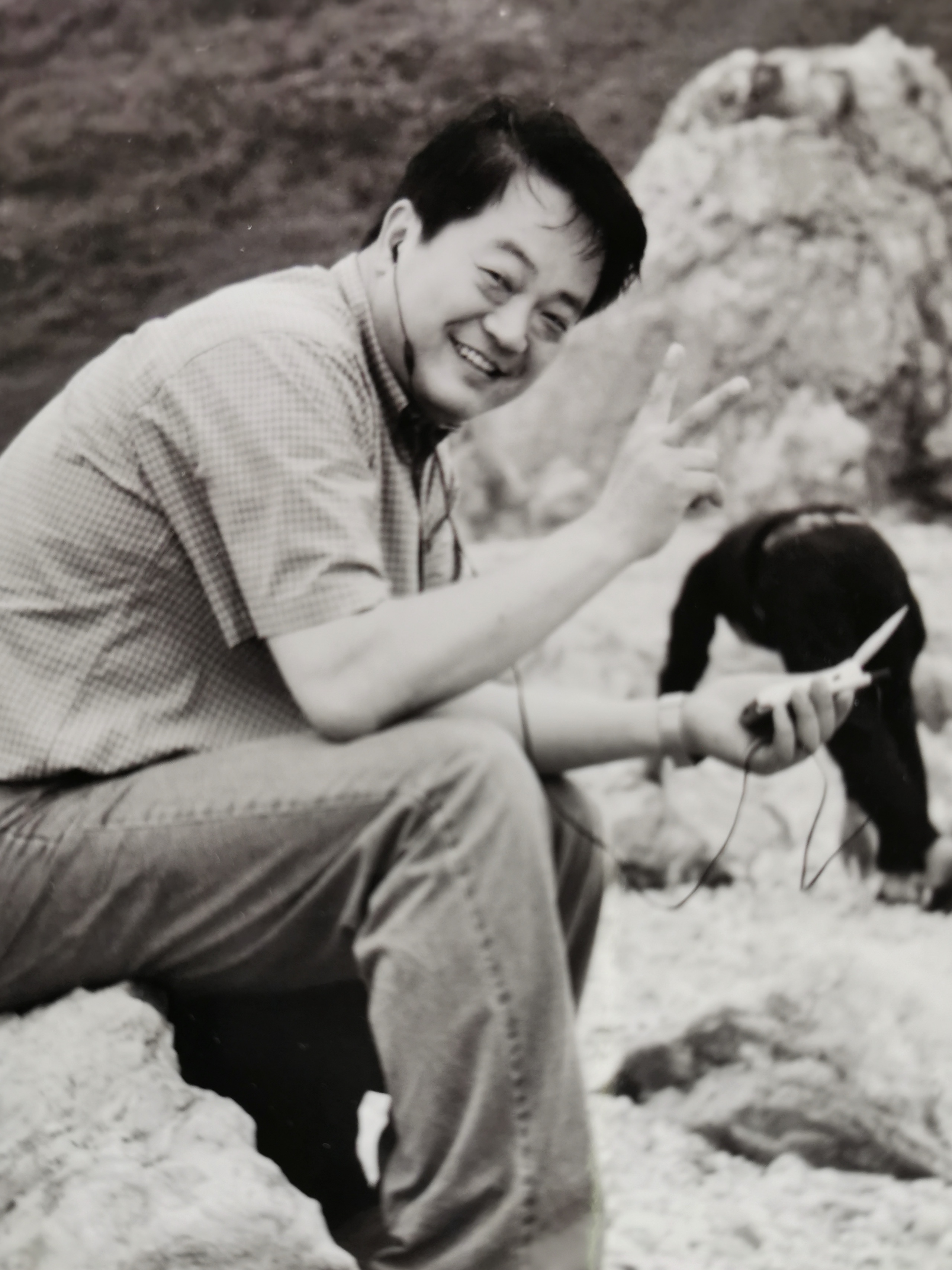 词作者张建全,中国音乐著作协会会员,先后创作过《想见村里每一个人》