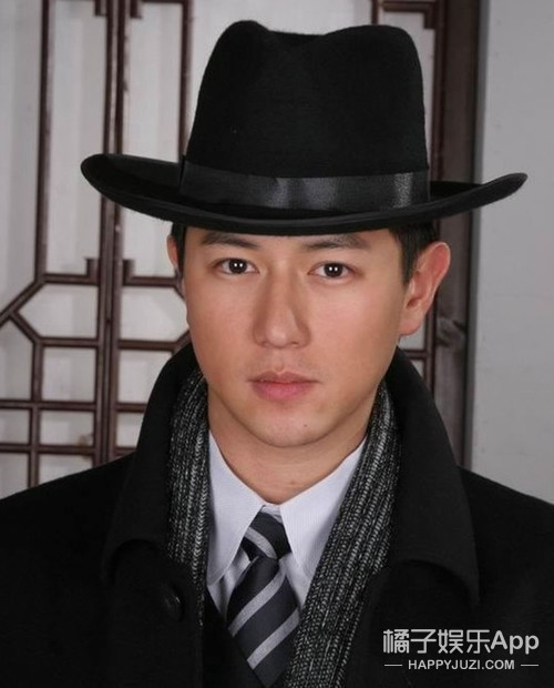 还记得"学警系列"中的李伯翘吗?他现在长这样啦!