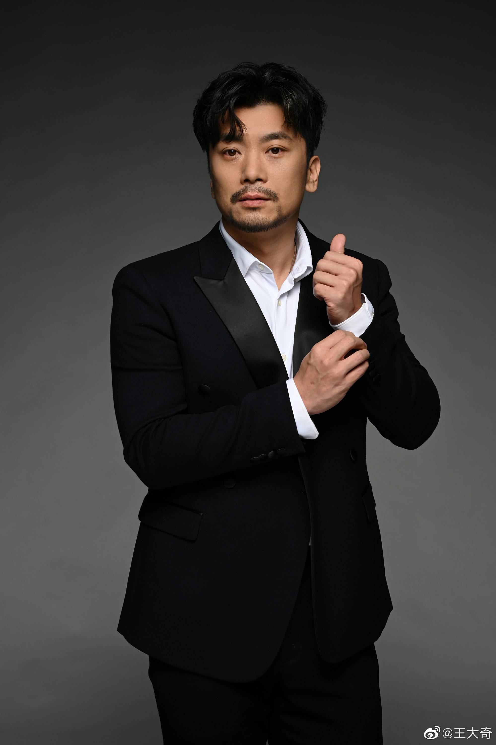 王大奇《人世间》热播中 实力演绎小人物的大能量