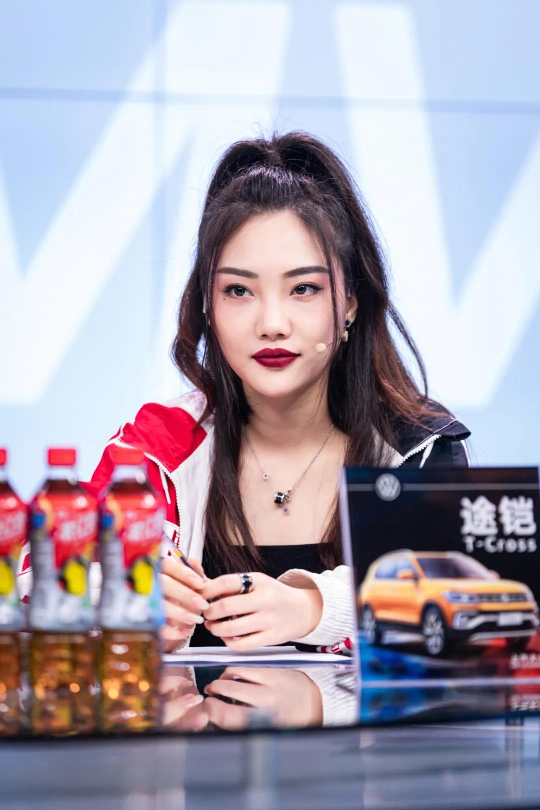 女排 女子电竞:当我们站在那里,打出成绩,就足以令世界改变