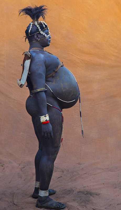 埃塞俄比亚部落以胖为美 男人喝牛血增肥-北京时间