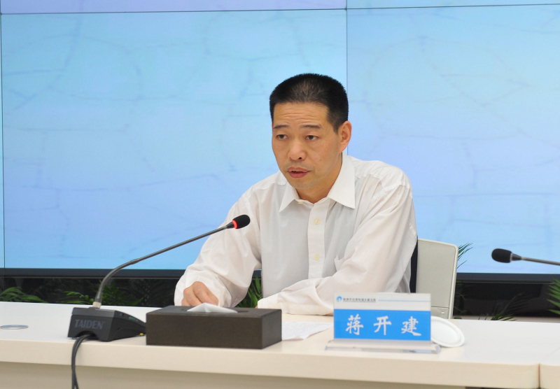 我局召开干部职工大会,何安国同志发表讲话