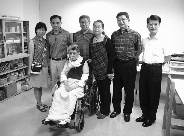 2010年9月,作者一行人与钱穆夫人胡美琦